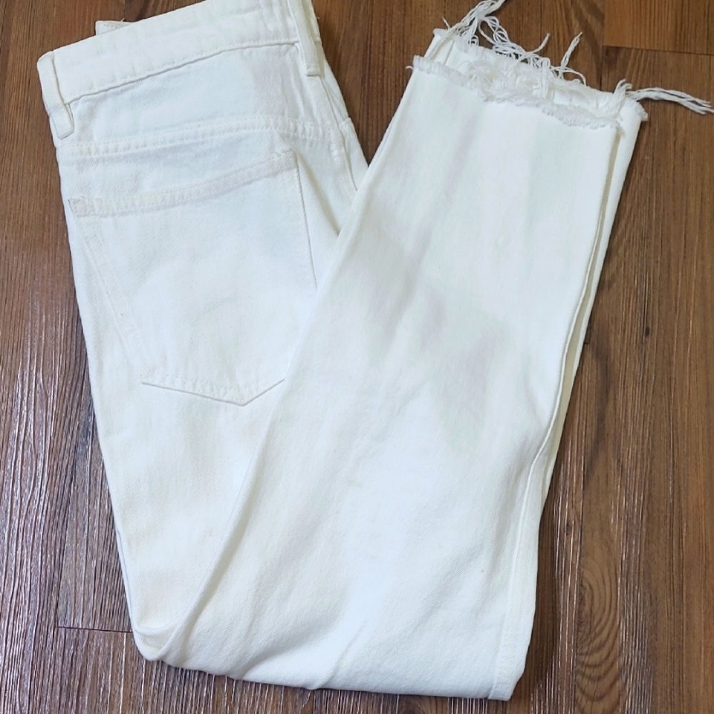 Zara White Ankle Cropped Jeans with Frayed Hem used good condition